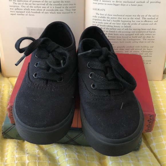 SOLD Levi’s Black Shoes Toddler 10 😎 - Picture 3 of 7